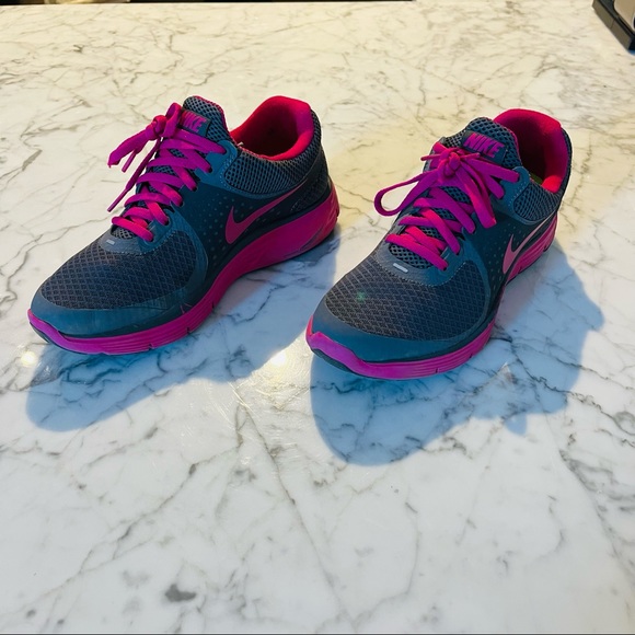 NEW Nike Sneakers - Picture 3 of 15